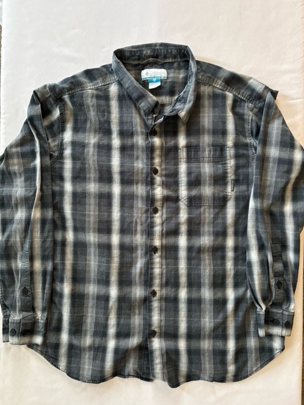 Columbia Men’s Gray Plaid Long-Sleeve Button-Down Shirt